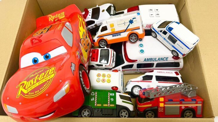 走る走る、救急車ミニカー坂道走る。緊急走行！Running, running, ambulance miniature car hill running. emergency driving!