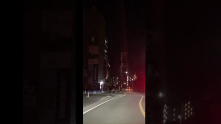 対向車線を緊急走行するエルグランド救急車【遠藤救急隊・藤沢市消防局】