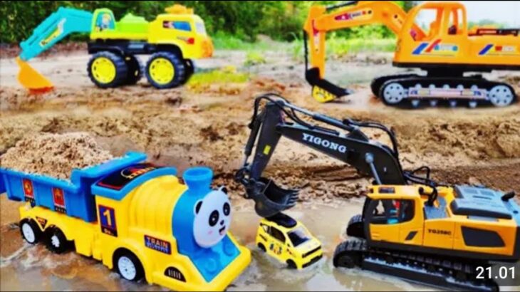 救急車（ミニカー）たちが坂道走る。緊急走行テスト。サイレン鳴る｜はたらくくるま トミカ