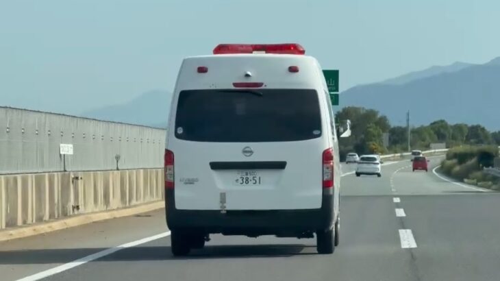 🚨高速道路を走る警察車両🚨