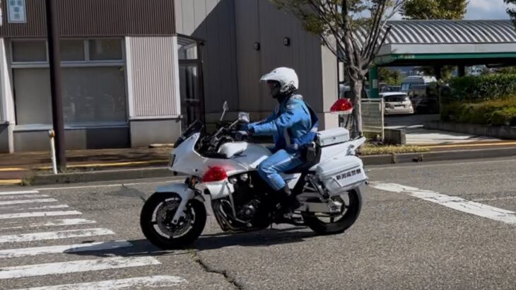 新潟県警察　白バイ　緊急走行