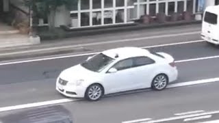 パトカー　覆面パトカー　緊急走行