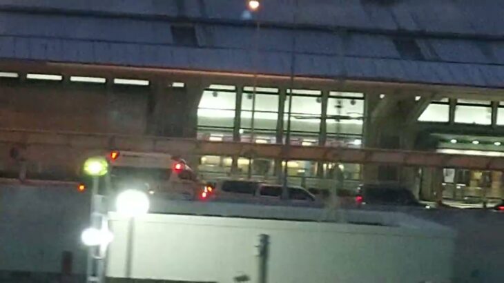 那覇空港の橋上を走る救急車🚑️