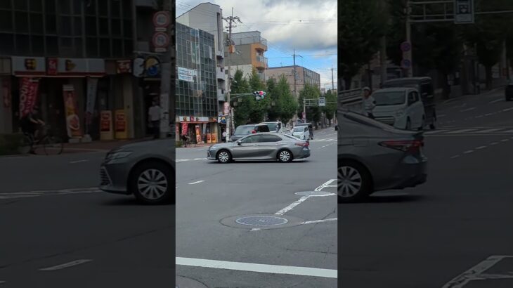 激レア！？ 覆面パトカー緊急走行！#パトカー  #緊急走行 #交差点