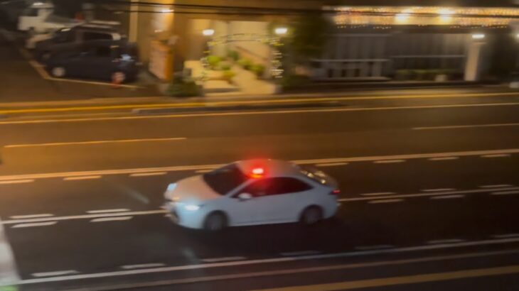 覆面パトカー　緊急走行