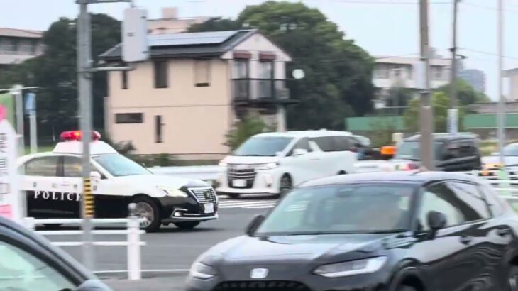 愛知県警210系クラウンパトカー緊急走行