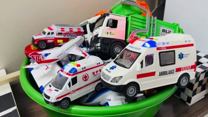 救急車のミニカー走る!緊急走行テスト。坂道走る☆Ambulance minicar runs in an emergency! Slope driving test