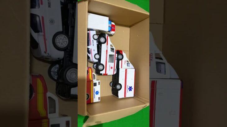 救急車のミニカー走る!緊急走行テスト!坂道走行です☆ Ambulance minicar runs in an emergency with sirens sounding!