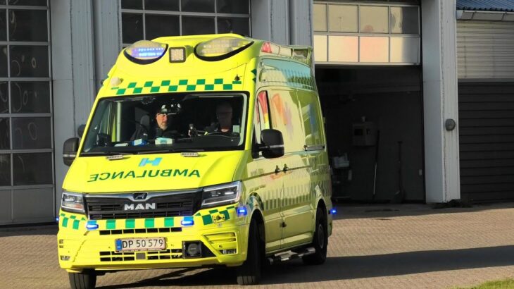 FALCK FREDERIKSVÆRK AMBULANCE (A26) i udrykning rettungsdienst auf Einsatzfahrt 緊急走行 救急車