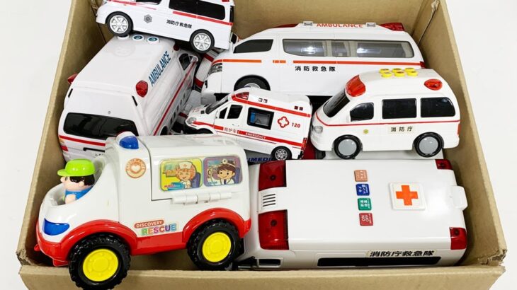 走る走る、救急車ミニカー坂道走る。緊急走行！Running, running, ambulance miniature car hill running. emergency driving!
