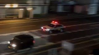 パトカー　緊急走行