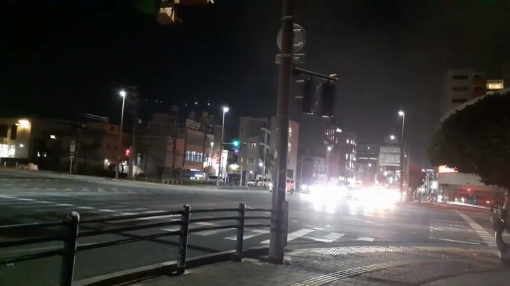 沖縄県警　事故処理パトカー緊急走行胡屋十字路　コザ向け