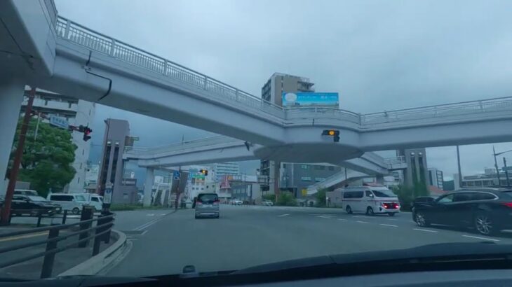 救急車　緊急走行