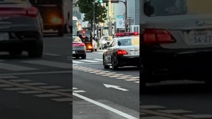 愛知県警 パトカー 栄の松坂屋前にて 一瞬しか撮影できませんでした 🙇