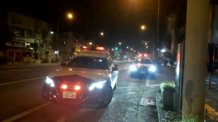 沖縄市胡屋ゲート通り事件現場 覆面パトカー2台緊急走行現着