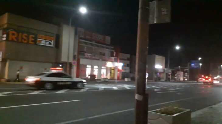沖縄県警　ミニ軽パトカー　クラウンパトカー緊急走行