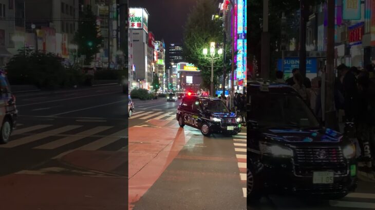 緊急走行する第二自動車警ら隊パトカー