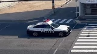 パトカー　緊急走行