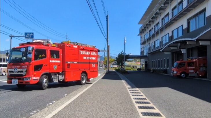建物火災へ緊急出動する新型タンク車とポンプ車