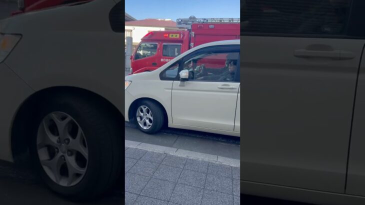 春日部市消防本部　消防車。備後1。警鐘あり。緊急走行シーン🚨
