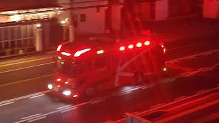 消防車2台　緊急走行
