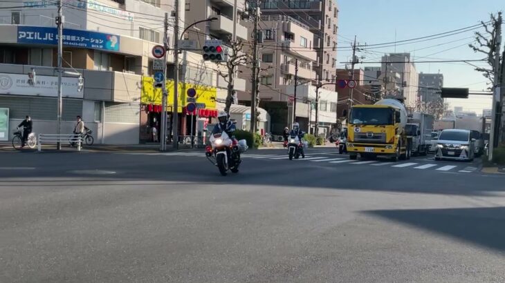 警視庁　白バイ3台連続緊急走行！！