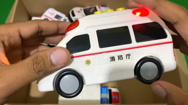救急車ミニカーが走る。緊急走行！坂道走行テスト！サイレン鳴る☆ Ambulance minicar slope emergency driving test with siren sounds