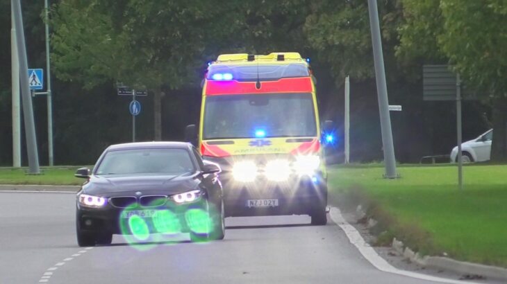 premedic KRISTIANSTAD (AMBULANS 9160) i utryckning rettungsdienst auf Einsatzfahrt 緊急走行 救急車