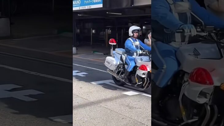 歌舞伎町をパトロールする白バイ　#shorts