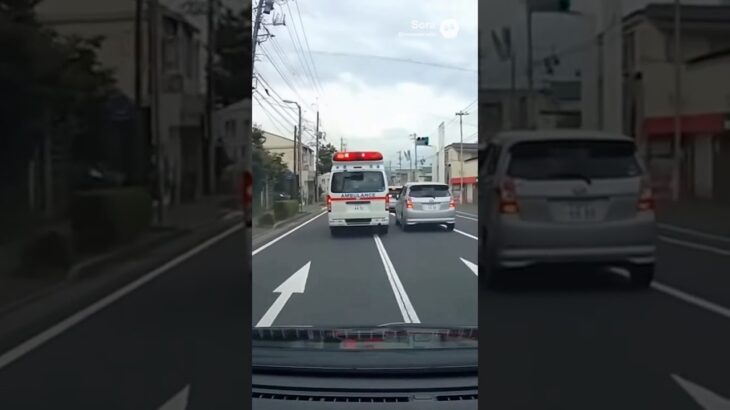 緊急走行中の救急車に道を譲ら無いとこうなる？！ #shorts #救急車 #サイレン #おすすめ #ai  #sora