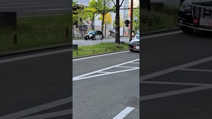 大阪府警パトカー緊急走行から現着