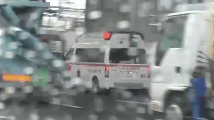 🚨雨の中を緊急走行🚨救急車🚨響き渡るサイレン🚨