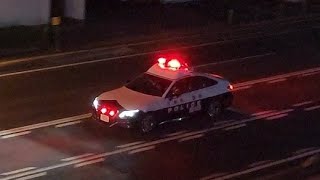 パトカー　緊急走行