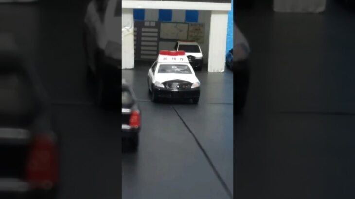 クラウンパトカー緊急走行 #救急車 #トミカ