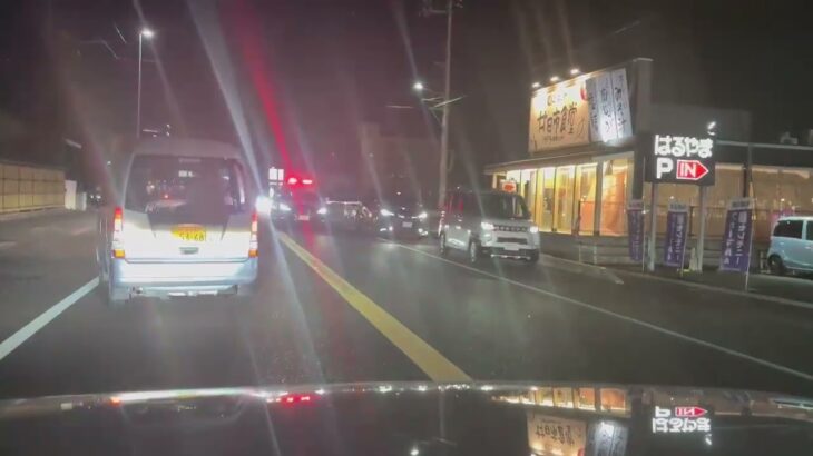 パトカー　緊急走行