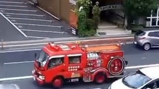 消防車　緊急走行