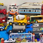 はたらくくるまのおもちゃがいっぱい出てくるよ。救急車や消防車達が坂道で緊急走行するよ♪