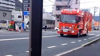 消防車2台　緊急走行