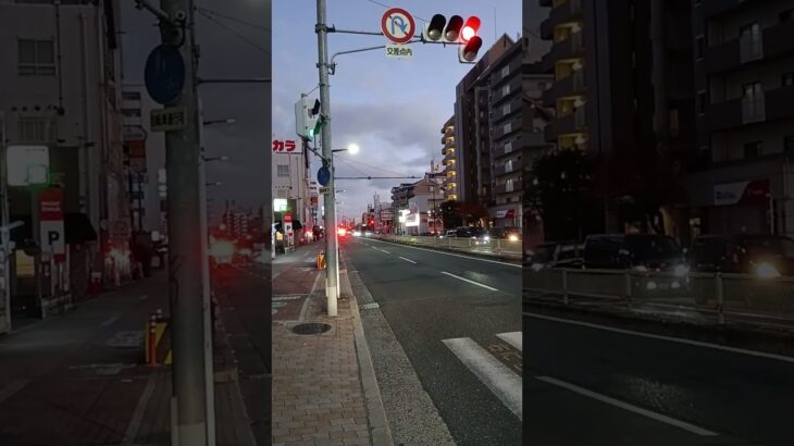 2025年12月4日 北巽駅前を緊急走行する大阪市消防局の救急車