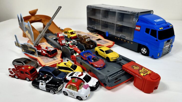 トミカのミニカーが坂道走る走る！☆緊急走行テスト！Tomica miniature cars run uphill! ☆ Emergency driving test!