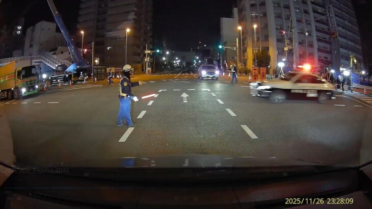 緊急走行車両に道を譲る３連発！　policecar ambulance