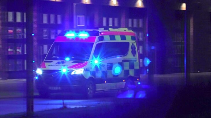 region skåne TRELLEBORG (AMBULANS 9110) i utryckning rettungswagen auf Einsatzfahrt 緊急走行 救急車