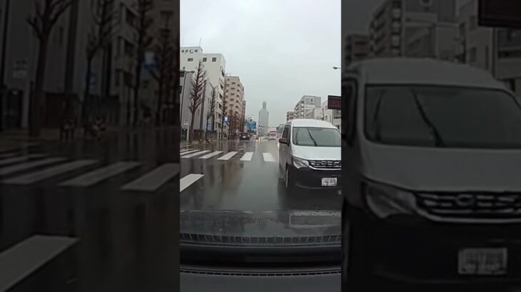 【事故注意喚起】緊急走行中の救急車に道を譲ら無いとこうなる？！ #shorts #救急車 #サイレン #おすすめ #ai  #sora