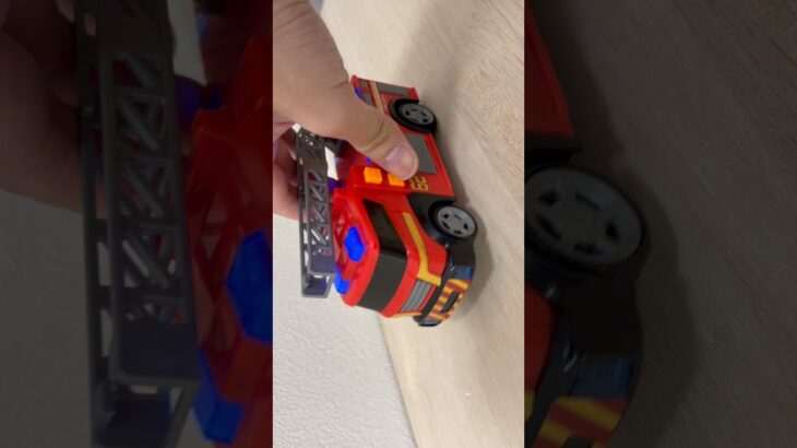 消防車のミニカーが走る！坂道緊急走行テスト！#shorts #vehicles #firetruck