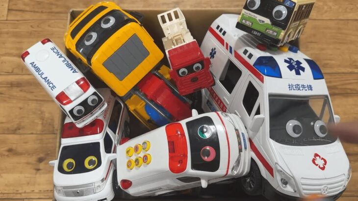 救急車とレッカー車やバスのミニカーを坂道で緊急走行します🌟#２７５