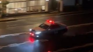 パトカー　緊急走行