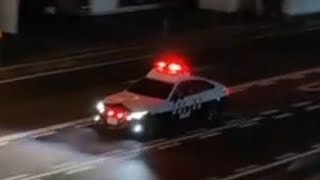 パトカー　緊急走行