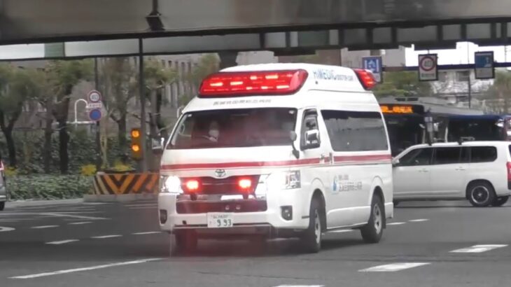 🚨交差点を緊急走行🚨救急車🚨赤色灯🚨響き渡るサイレン🚨　#救急車