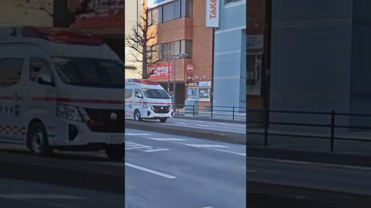 救急モルカー（救急車）緊急走行中