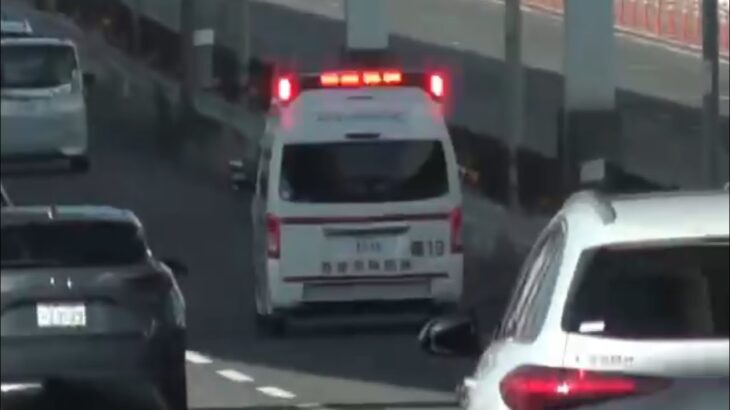 🚨緊急走行をする救急車🚨赤色灯🚨サイレン🚨